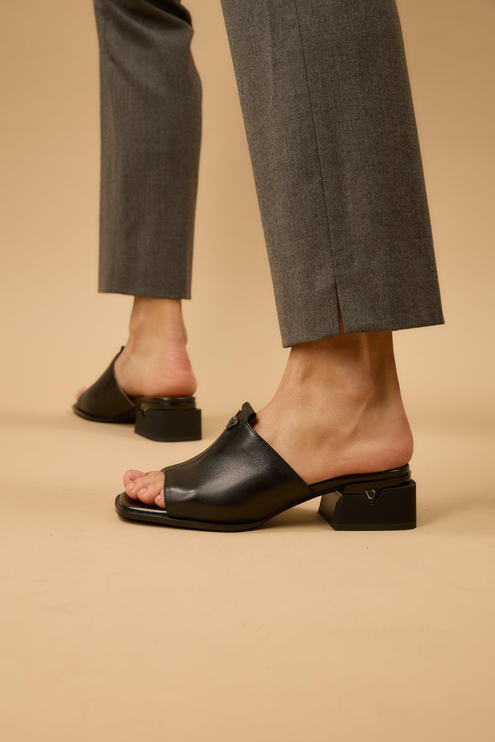 Klara Black - Image 4