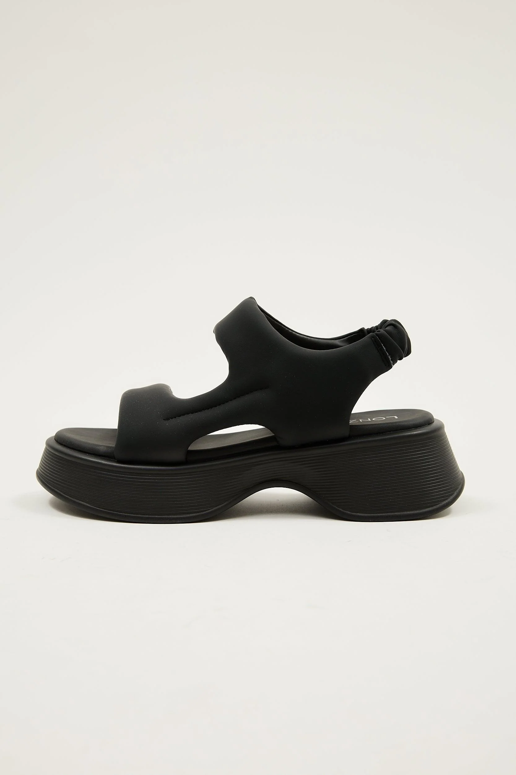 Antonia - Image 7