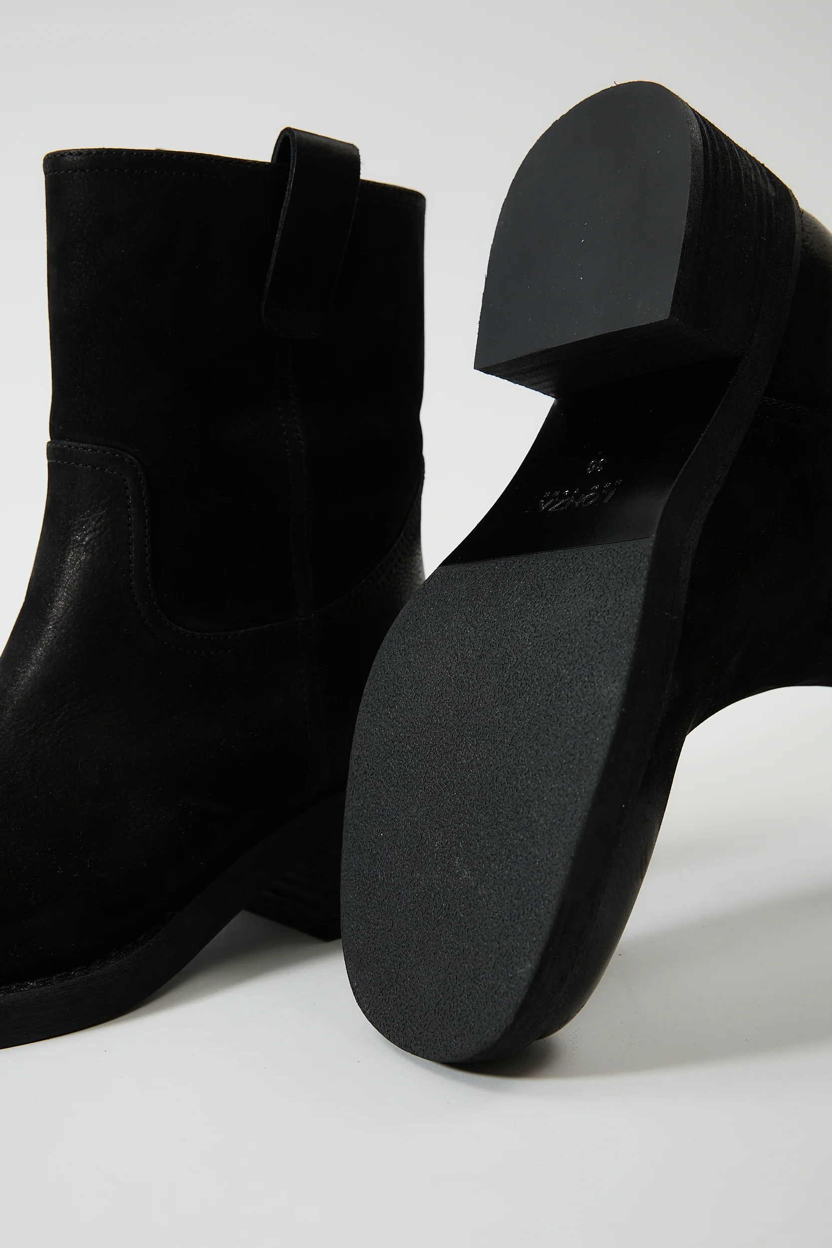 Aurelia Black - Image 5