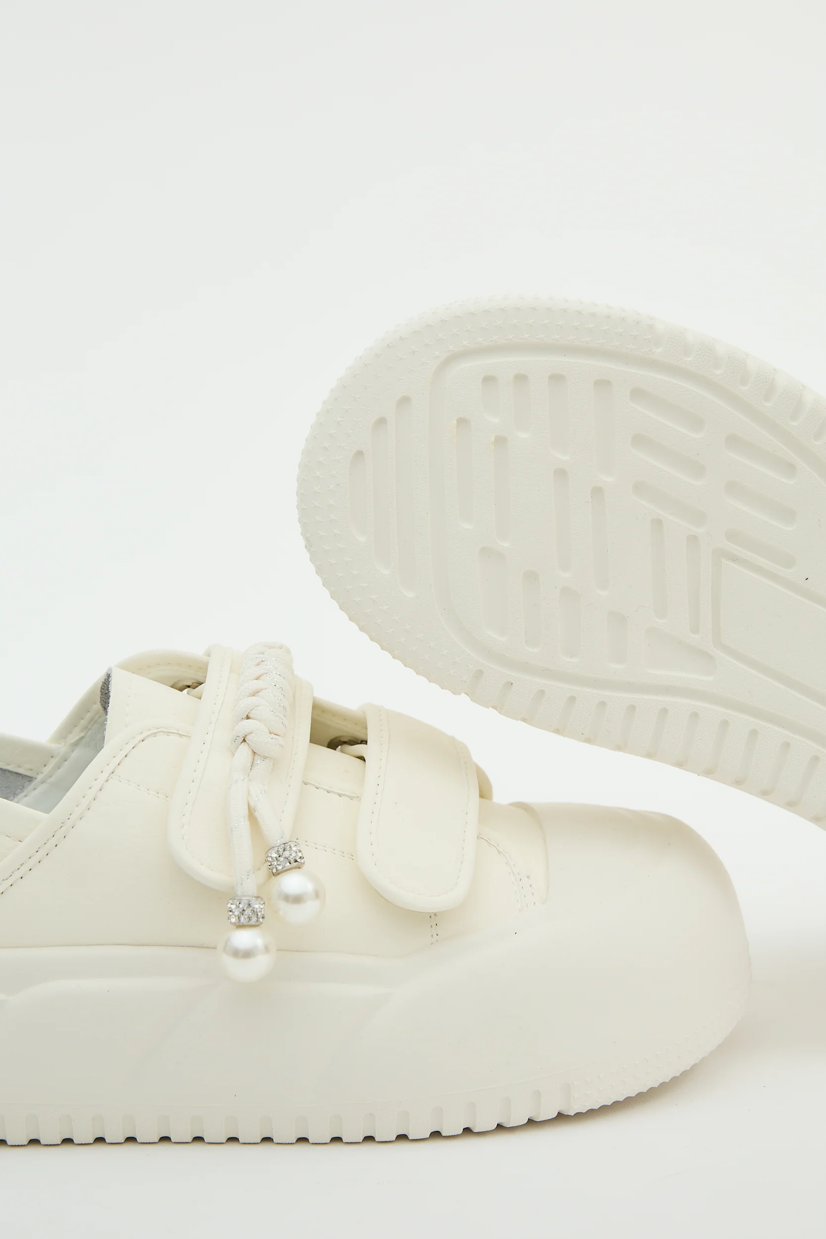 Callidora White - Image 6