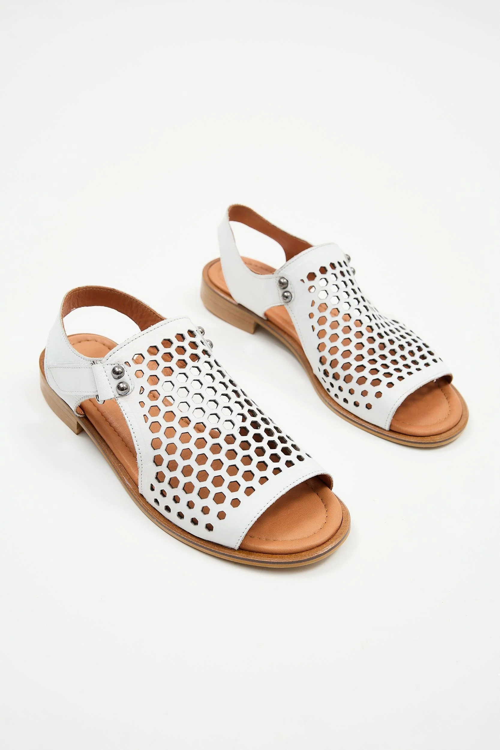 Comfelle White - Image 10