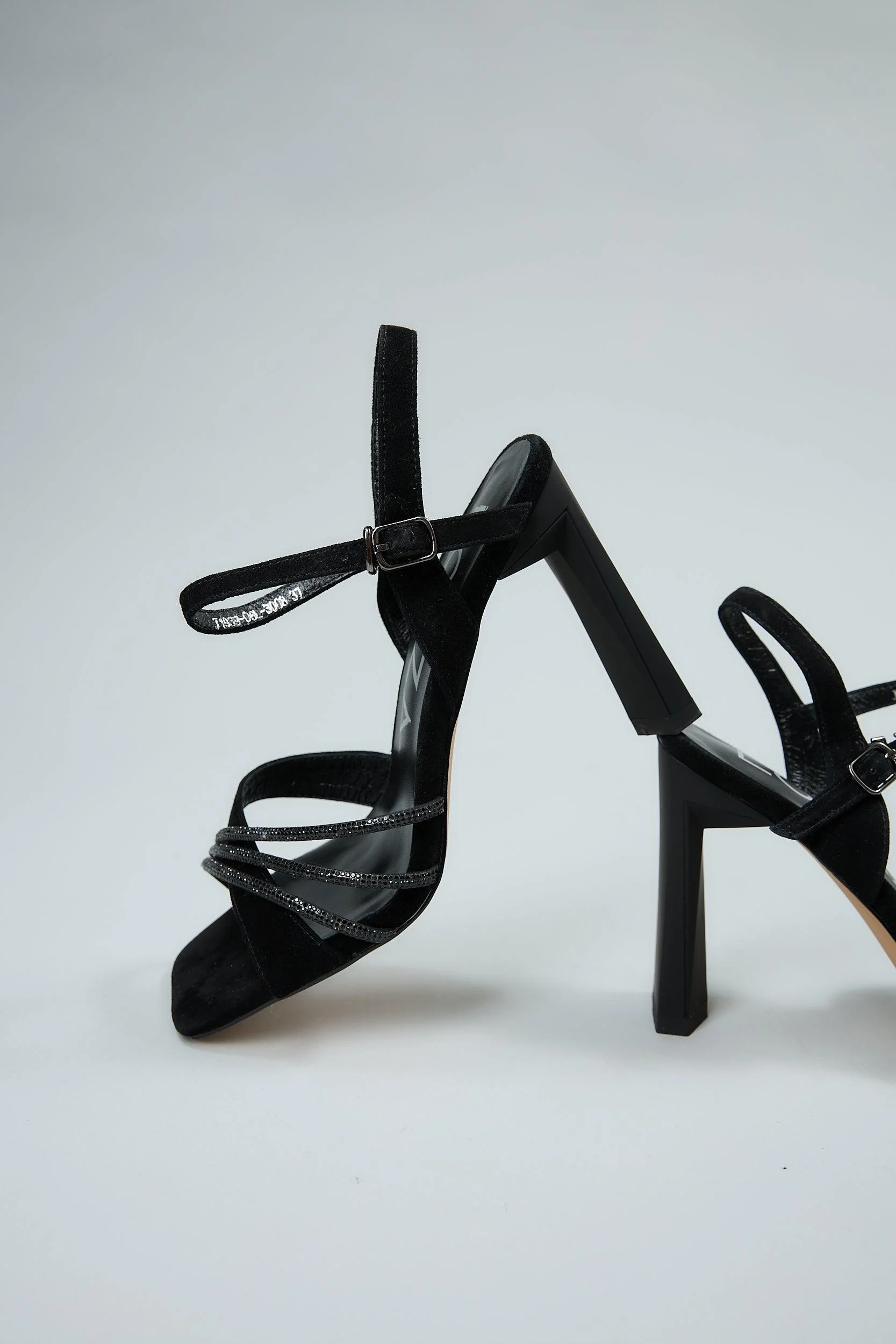 Elvira Black - Image 14