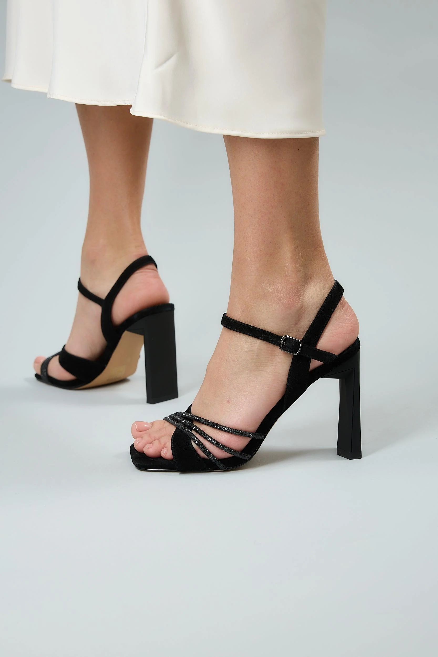Elvira Black - Image 3