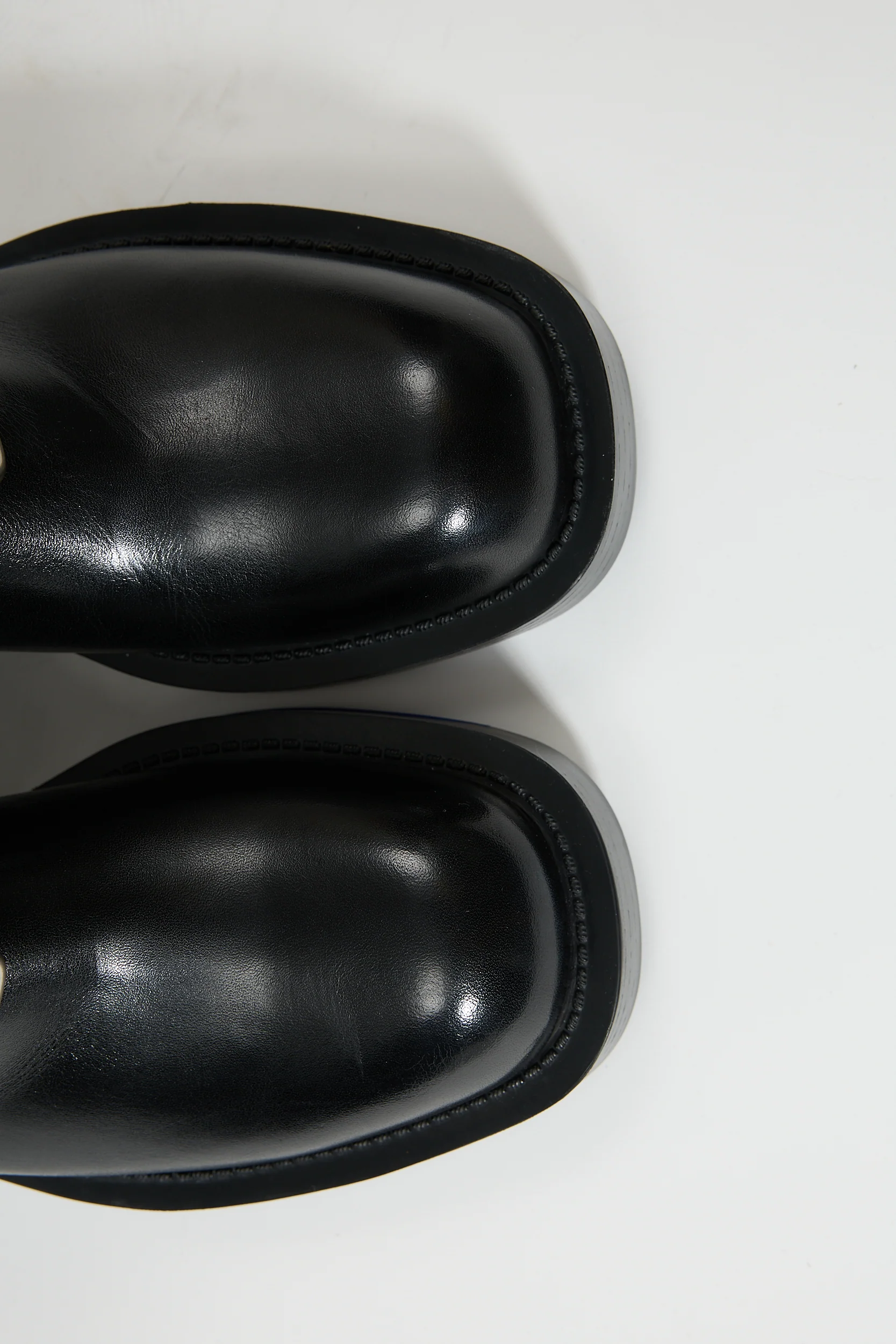 Iris Black - Image 8