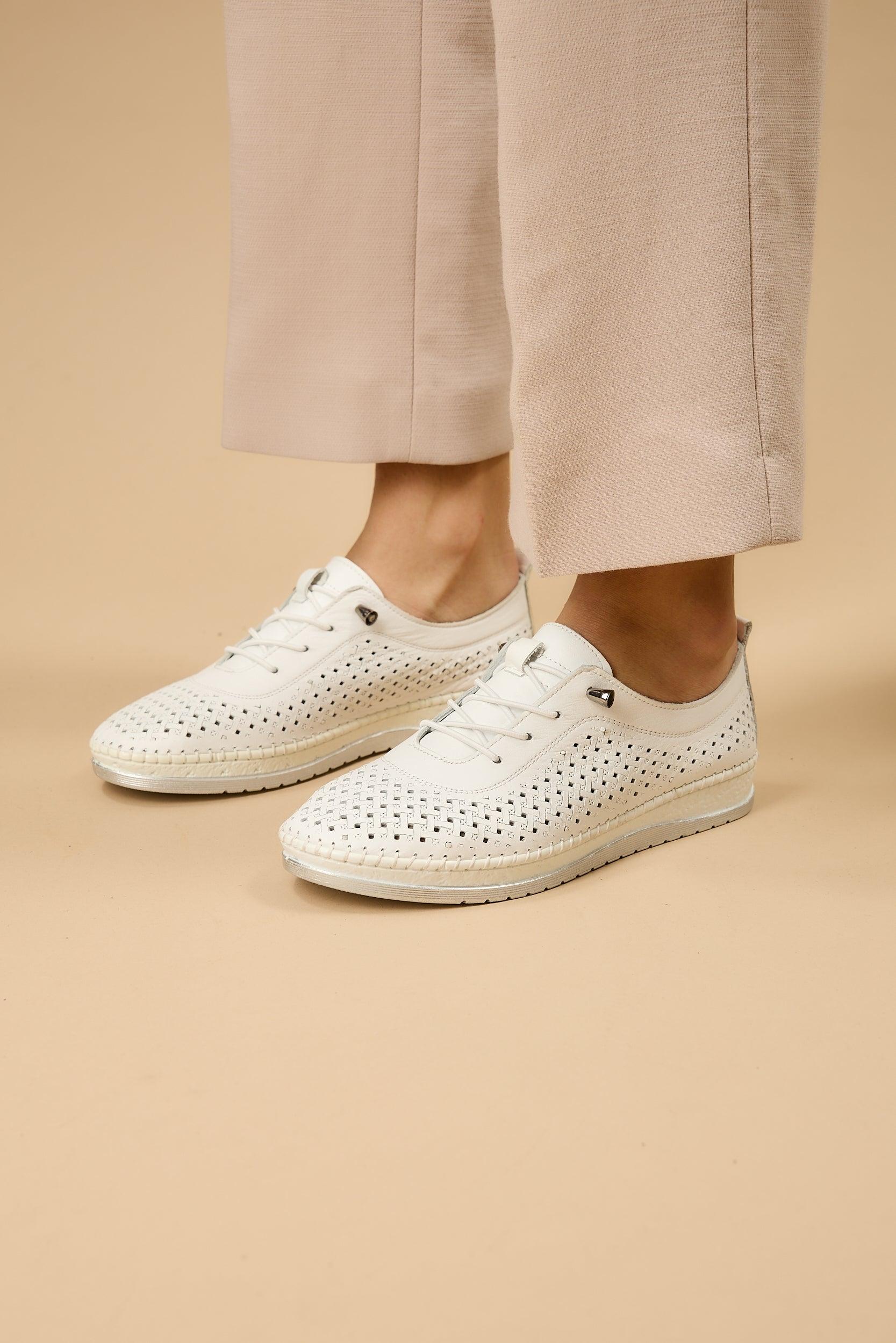 Shoella White - Image 4